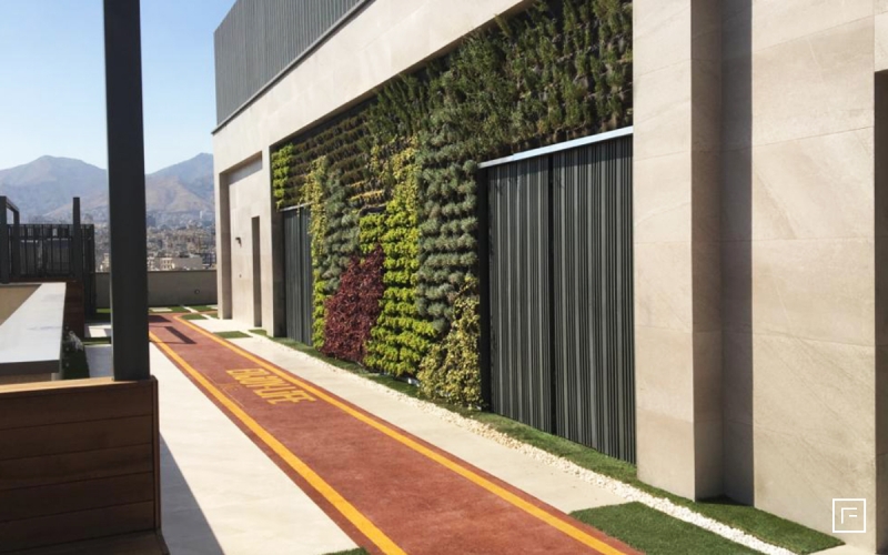 طراحی و اجرای دیوار سبز پروژه مسکونی میکا پانامرا