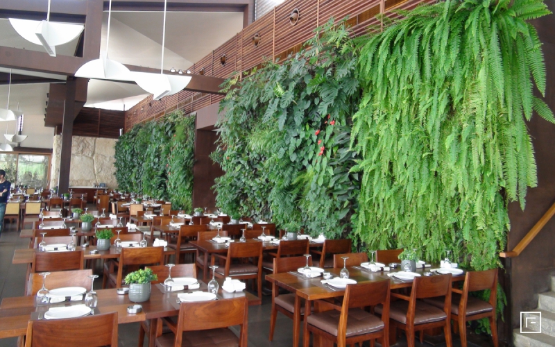 طراحی و اجرای دیوار سبز رستوران دریایی بیروت